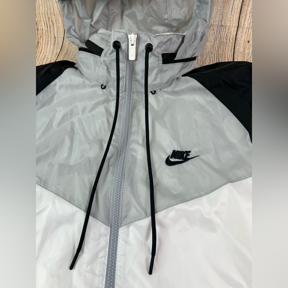 Mens Nike Windrunner Full Zip Jacket Size Medium White Black Silver CN8770 - Picture 10 of 11